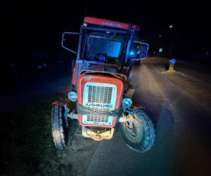 Miał ponad 3 promile i wyjechał rozklekotanym Ursusem na drogę. 33-latek stanął przed sądem