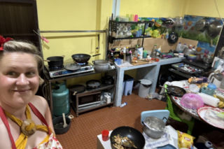 Mama pięcioraczków z Horyńca pokazała kuchnię.  Rozgardiasz niemiłosierny. Długo nie trzeba było czekać