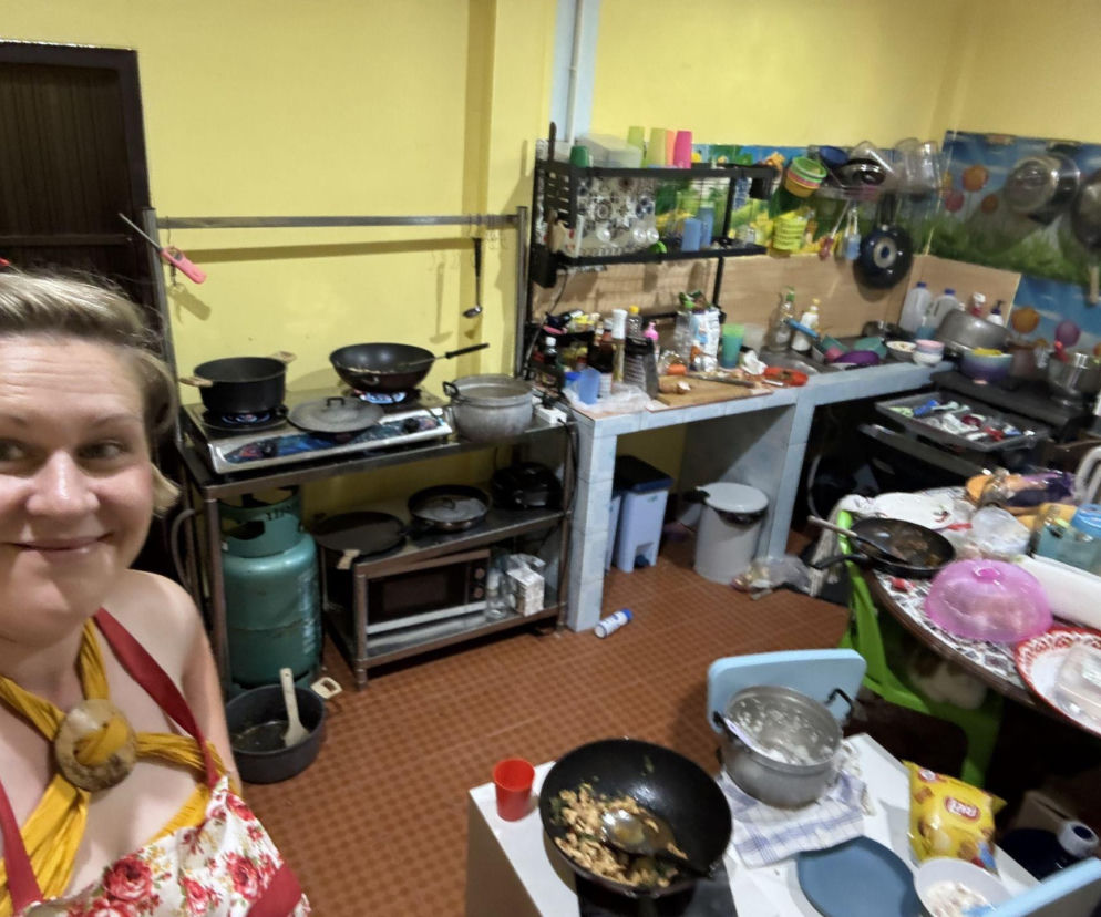 Mama pięcioraczków pokazała kuchnię w Tajlandii. Burza w komentarzach wybuchła błyskawicznie