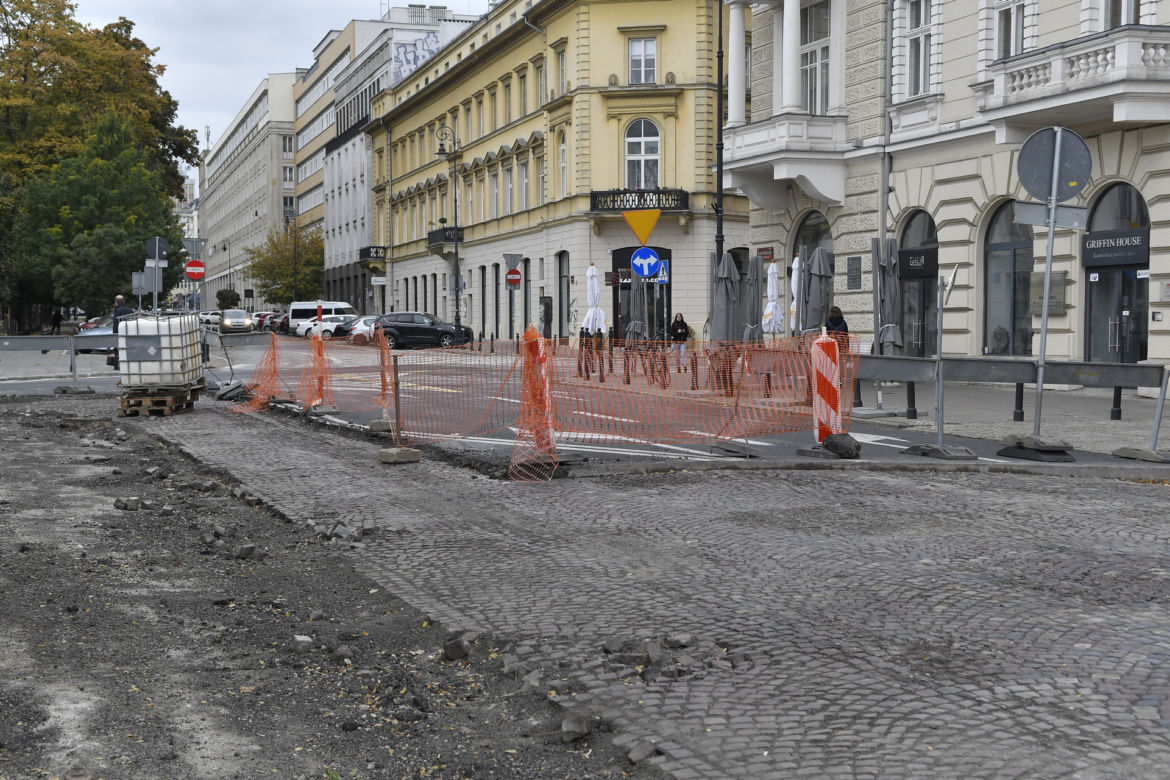 Zaasfaltują Plac Trzech Krzyży żeby go za kilka lat znów rozkopać 