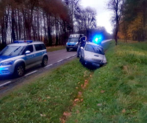 Hajnówka: Syryjczyk prawie rozjechał policjanta! Z auta uciekło 10 imigrantów [ZDJĘCIA]