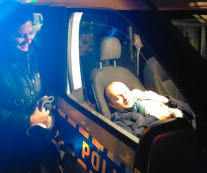 Wiktorek był siny i już nie oddychał! Uratowali go policjanci z Jastrowia [ZDJĘCIA]