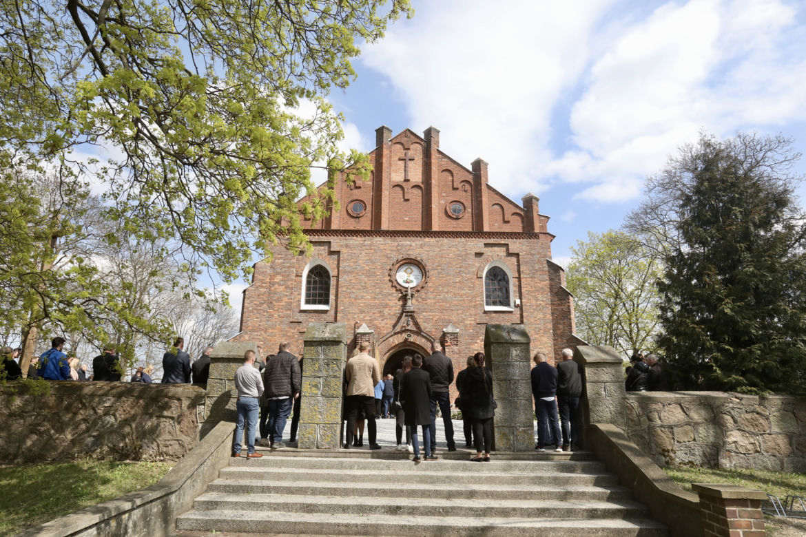Pogrzeb maleńkiego Milanka, który zginął na cmentarzu