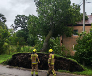  Burze nad Polską. Setki interwencji, tysiące domów bez prądu. IMGW ostrzega. Gdzie będzie najgorzej?