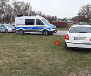 Wypadek w Dolinie Służewieckiej. Rozbite samochody i dwie osoby w szpitalu