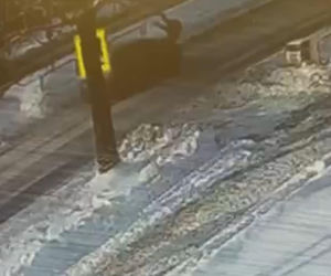 Miał prawo jazdy od 11 miesięcy. Potrącił kobietę na przejściu dla pieszych. Szokujące wideo