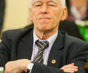 Ojciec premiera dostał 300 tys. od rządu