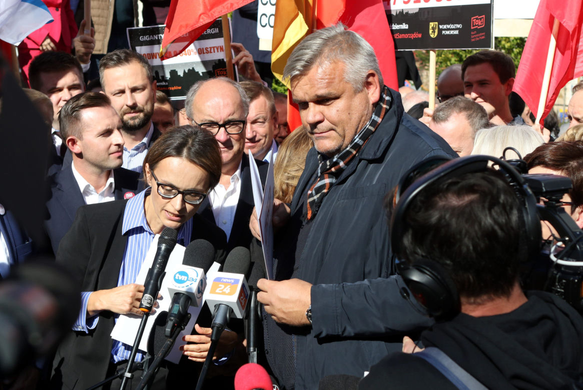 Warszawa. Samorządowcy protestowali w sprawie wysokich cen energii. „Jeśli sobie nie radzicie, oddajcie władzę!”