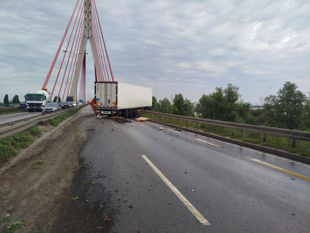 Gdańsk. Wypadek na moście wantowym nad Martwą Wisłą. Nie dało się utworzyć korytarza życia 