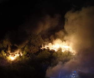 Pożar dzikiego wysypiska na Targówku