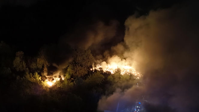 Pożar dzikiego wysypiska na Targówku