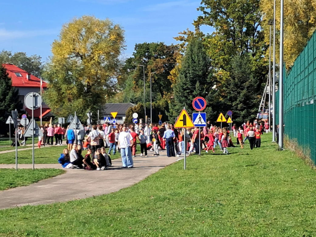 Alarm bombowy w starachowickich szkołach