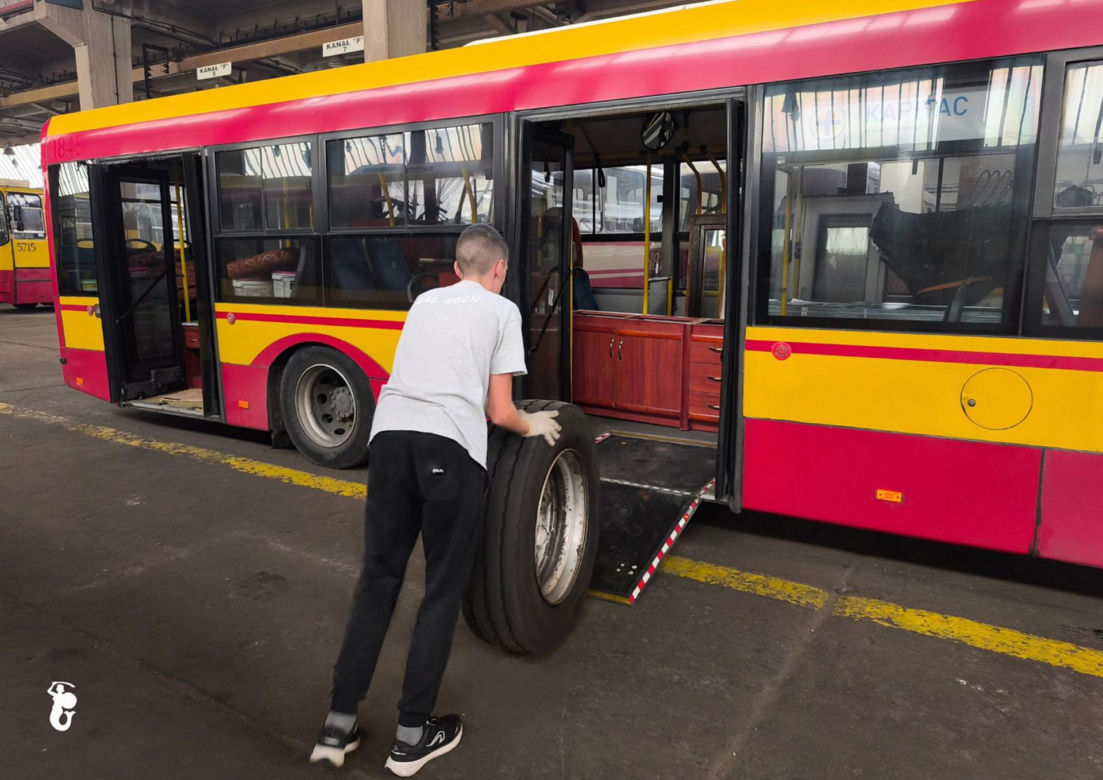 Z Warszawy na Ukrainę. Autobusy pomogą mieszkańcom