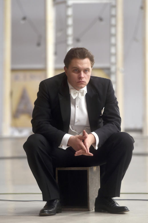 Tomasz Schuchardt kiedyś i dziś. Aktor słynie z metamorfoz, bywa niemal nie do poznania