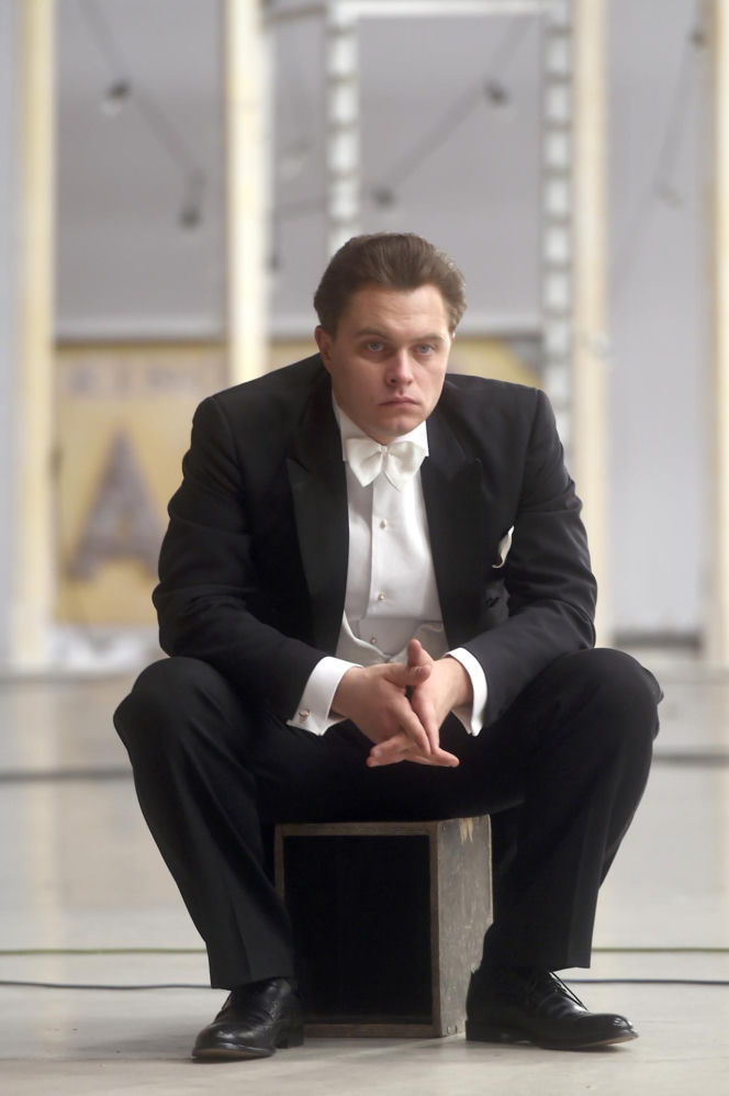 Tomasz Schuchardt kiedyś i dziś. Aktor słynie z metamorfoz, bywa niemal nie do poznania