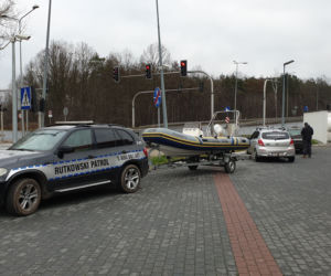Rutkowski Patrol przeczesuje jezioro i las w Piotrkowie, szukają 32-latka