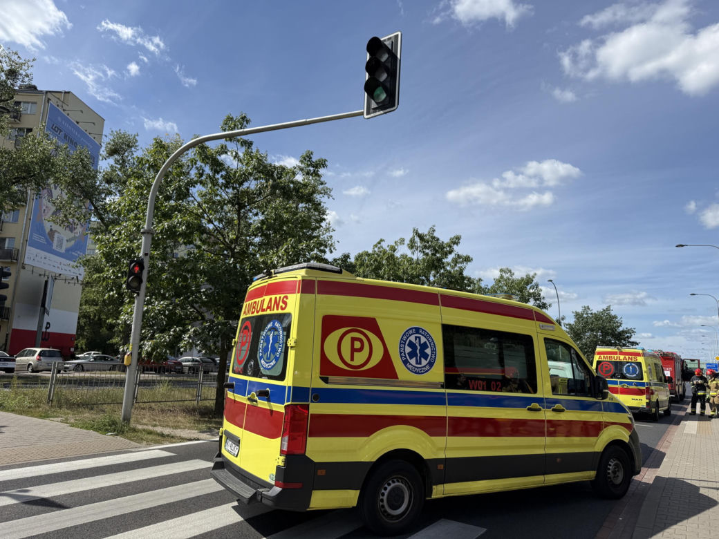 Kierowca Toyoty wjechał w pieszych na Bielanach. Cztery osoby trafiły do szpitala