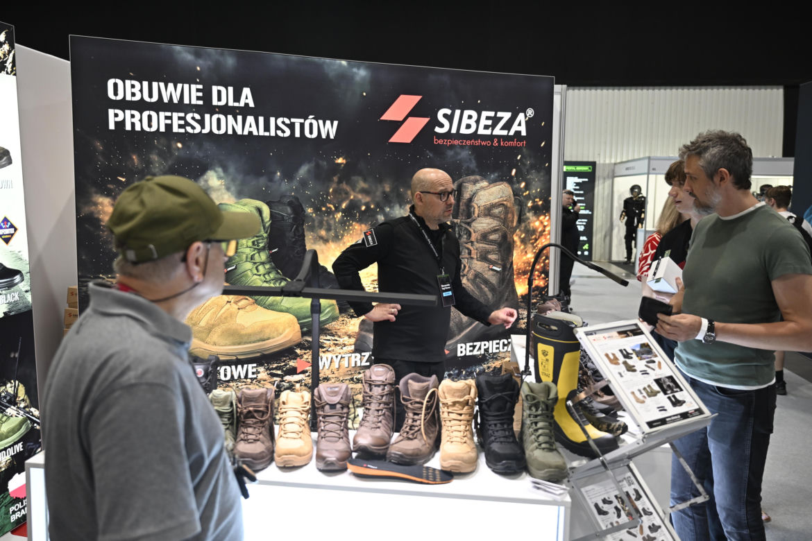 Warszawskie Targi Obronne. Ponad 100 wystawców, broń, sprzęt wojskowy i wyposażenie służb mundurowych w jednym miejscu!