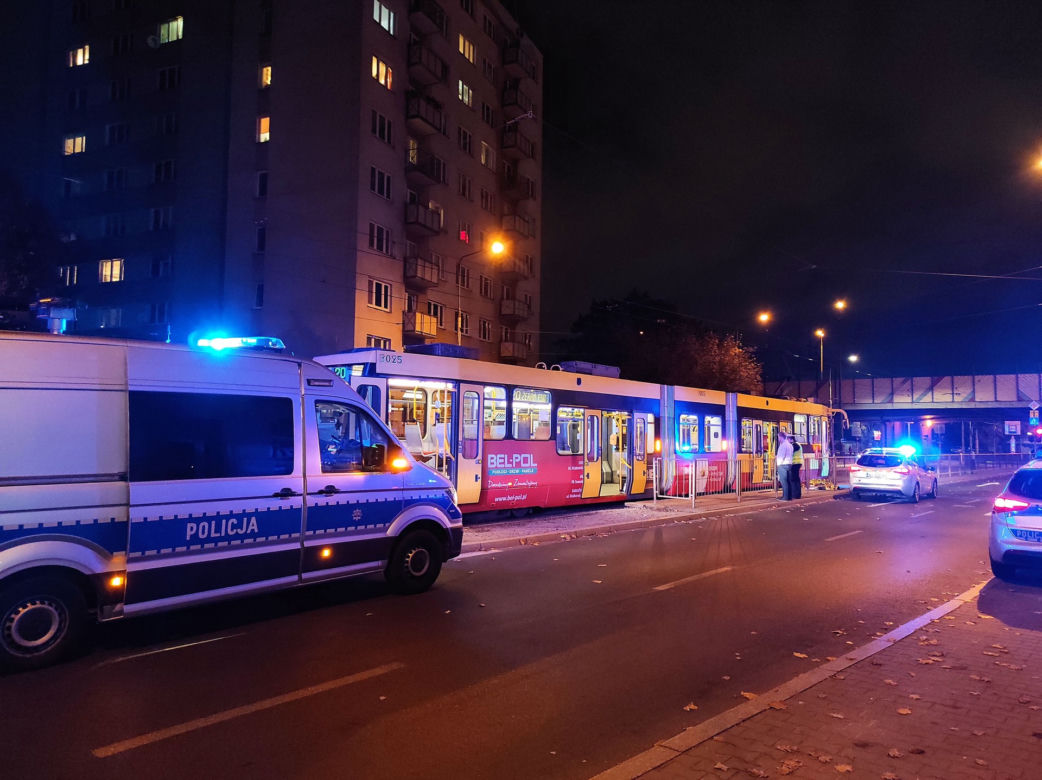 Warszawa: Pieszy zginął pod kołami tramwaju! Potworny wypadek