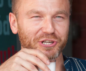 Krystian Wieczorek na otwarciu sklepu aktora Garaaż - smary, opary oraz częsci zamienne w Łodzi