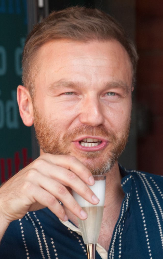 Krystian Wieczorek na otwarciu sklepu aktora "Garaaż - smary, opary oraz częsci zamienne" w Łodzi