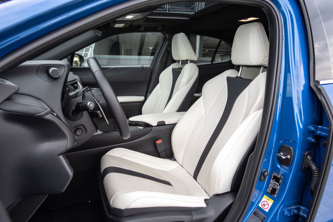Range Rover Evoque D240 HSE vs Lexus UX 250h 