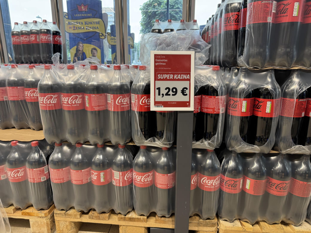Coca Cola 2 l. w litewskim Lidlu kosztuje 1,29 euro (5,47 zł)