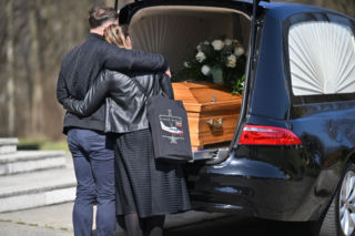 „Kochała niebo… i do niego wróciła”. Poruszające pożegnanie pilotki