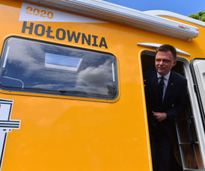 Trzaskowski zjada Hołownię!