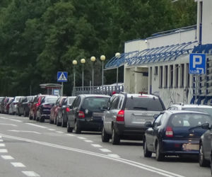 Cztery godziny czekania w kolejce na test