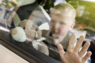 Dwulatek zginął w męczarniach w gorącym aucie. Był z opiekunką