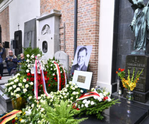 Jan Frycz - piękne kwiaty i wzruszające napisy na pogrzebie artysty