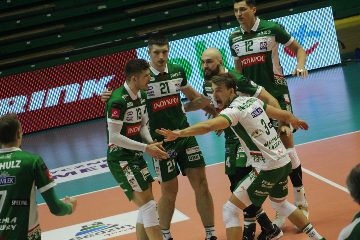 Siatkarze Indykpolu AZS-u Olsztyn wygrali wyjazdowe spotkanie z MKS-em Będzin 3:0. 