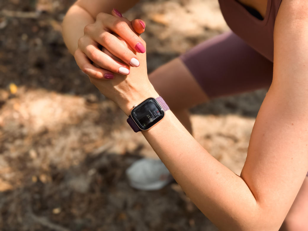 Przez kilka miesięcy ćwiczyłam z zegarkiem Apple Watch Series 10. To prawdziwy trener osobisty i koordynator zdrowia w jednym urządzeniu