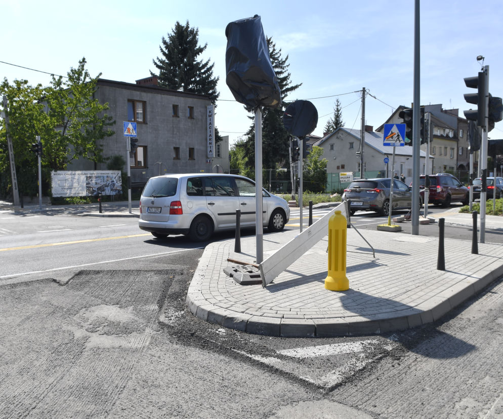 Asfalt się kruszy, bo kierowcy hamują. Remont Łodygowej