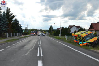 Karetka zderzyła się z osobówką w Bodaczowie. Cztery osoby trafiły do szpitala