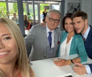 M jak miłość po wakacjach 2019. Aleksandra (Małgorzata Pieczyńska), Marcin (Mikołaj Roznerski), Julka (Joanna Kuberska), Krajewski (Grzegorz Wons) - ojciec Leszka