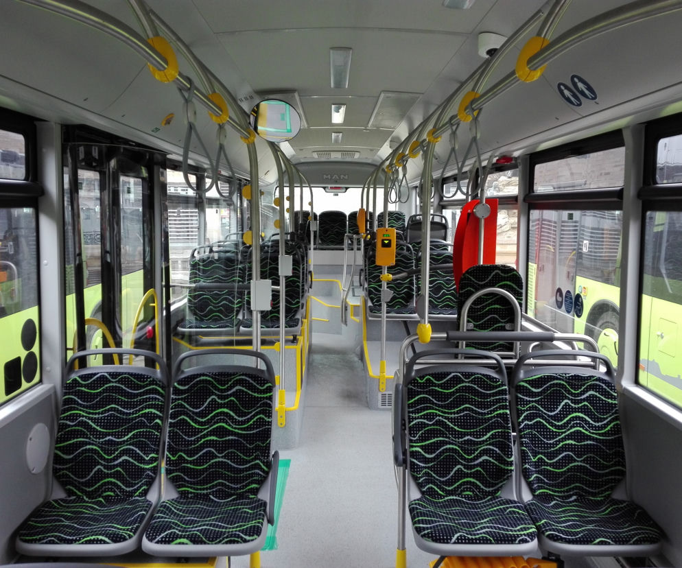 Dezynfekcja miejskich autobusów