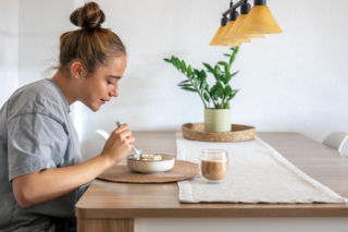 Jesteś głodny zaraz po śniadaniu? Winowajcą może być jeden popularny produkt