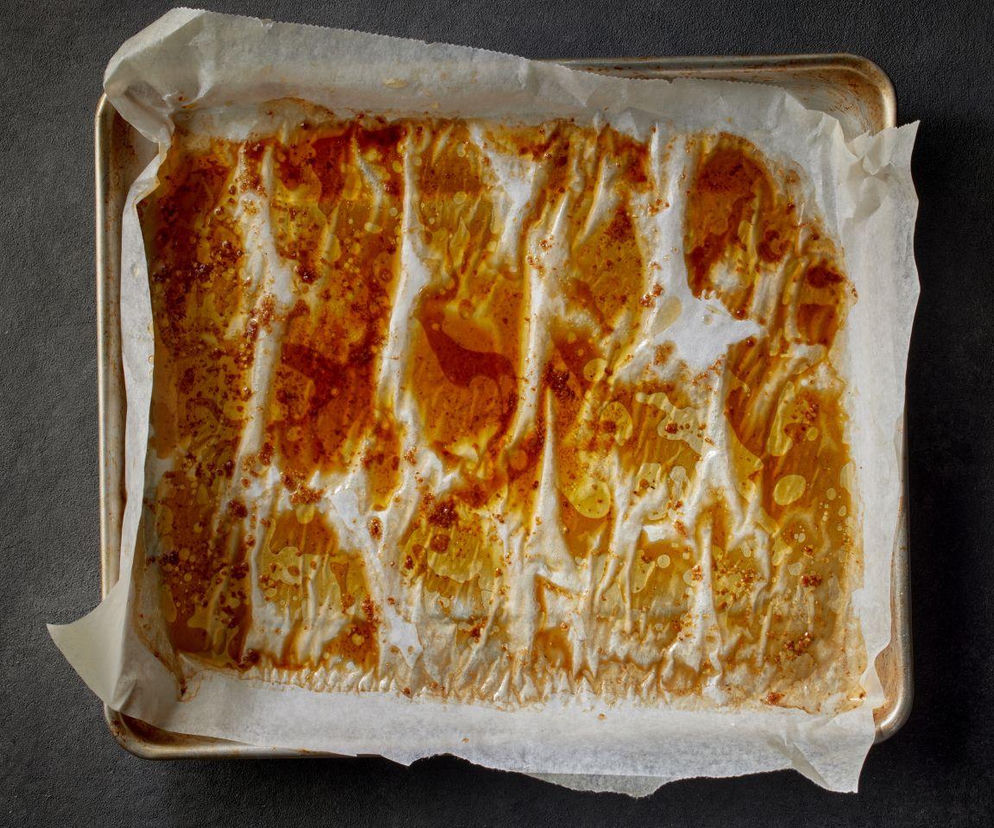 gdzie wyrzucić brudny papier do pieczenia