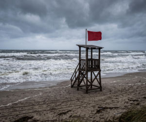 Sinice Ustronie Morskie. Czy w Ustroniu Morskim można się kąpać 21.07? Flaga, warunki pogodowe