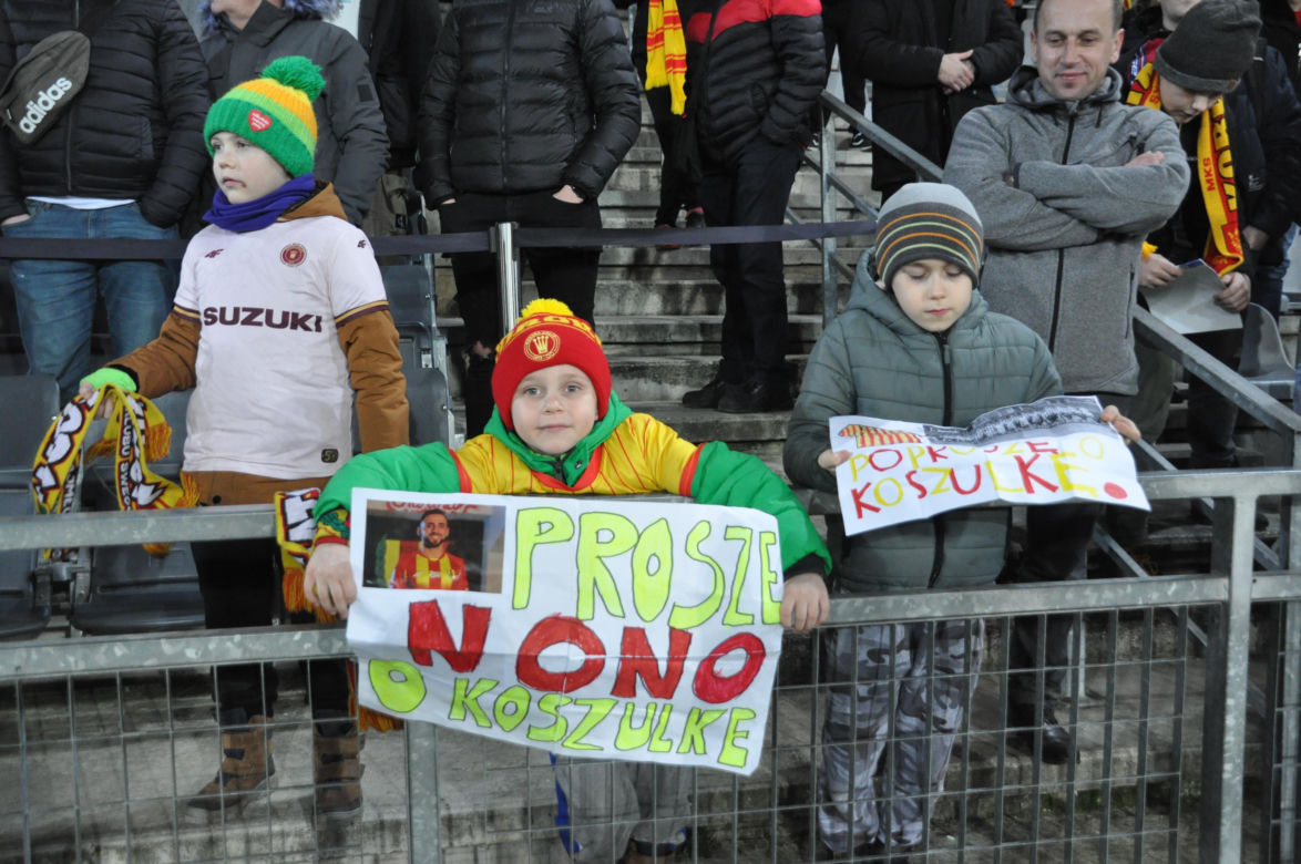 Korona Kielce - Legia Warszawa. Zdjęcia kibiców na Suzuki Arenie