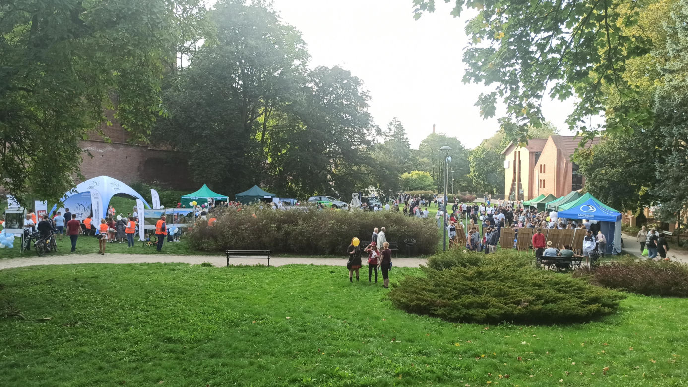 Tłumy na Starym Mieście w Olsztynie. Mieszkańcy świętowali 25-lecie samorządu Warmii i Mazur [ZDJĘCIA]