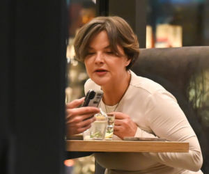 Monika Richardson z dzieckiem i pieskiem