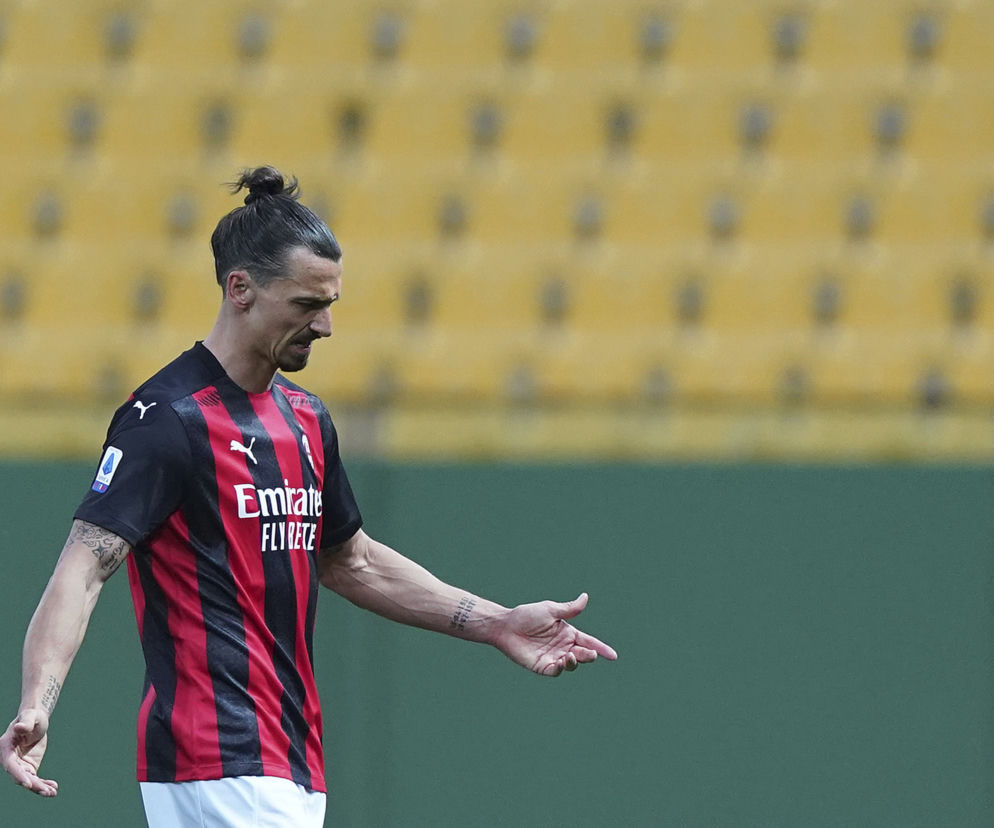 Zlatan Ibrahimovic opuszcza boisko