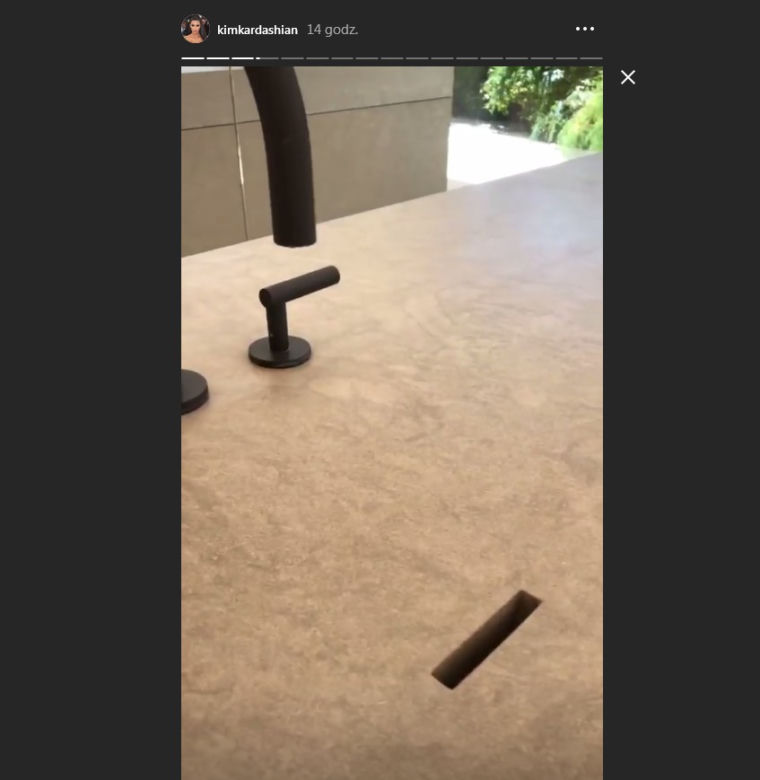 Kim Kardashian oprowadza po swojej łazience