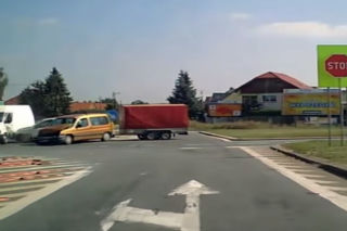 Tralek zwalniających nie warto ignorować! Wypadek w Reńskiej Wsi - WIDEO