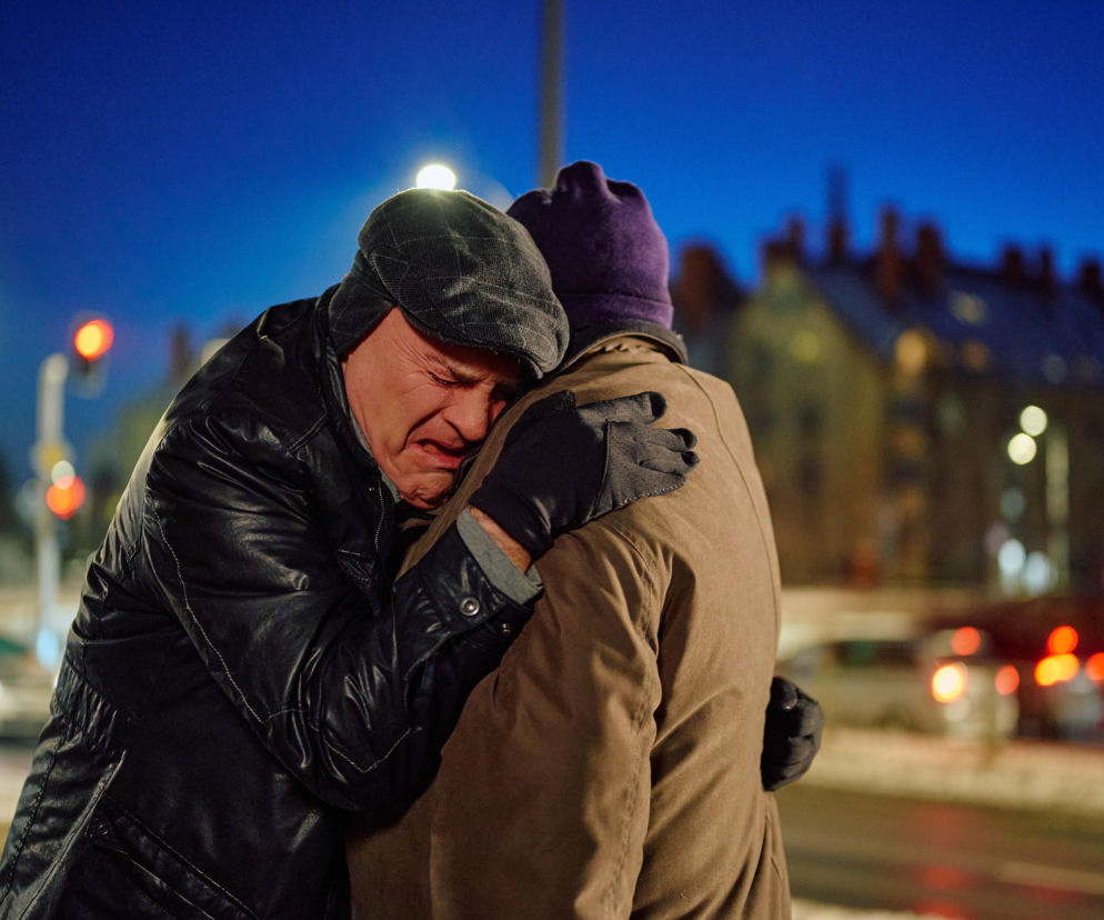 Na Wspólnej, odcinek 4189: Teresa uwięziona w płonącym budynku! Edward wpada w panikę