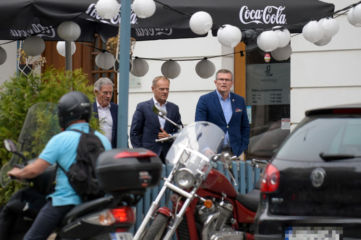Tusk i ambasador USA spotkali się przy tatarze