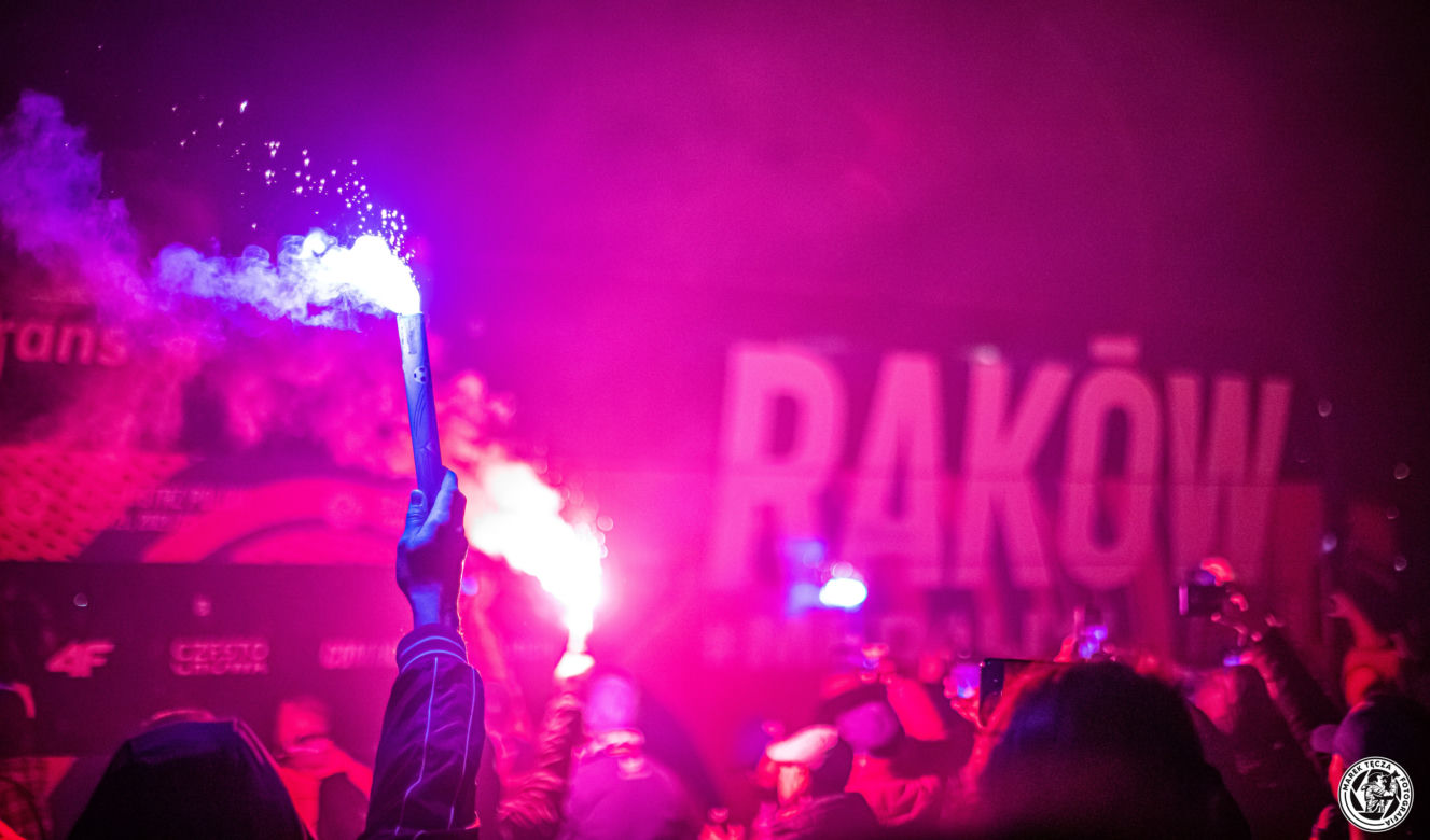 Raków Częstochowa Mistrzem Polski! Nocna feta w Częstochowie